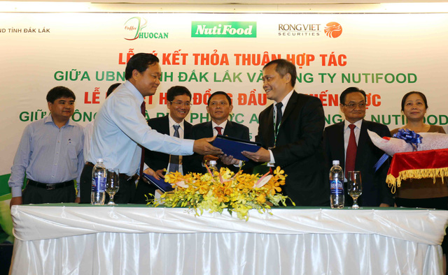 Lễ ký kết thỏa thuận hợp tác giữa UBND tỉnh Đăk Lăk và Công ty NutiFood, ký kết hợp đồng đầu tư chiến lược giữa Công ty cà phê Phước An và Công ty NutiFood.