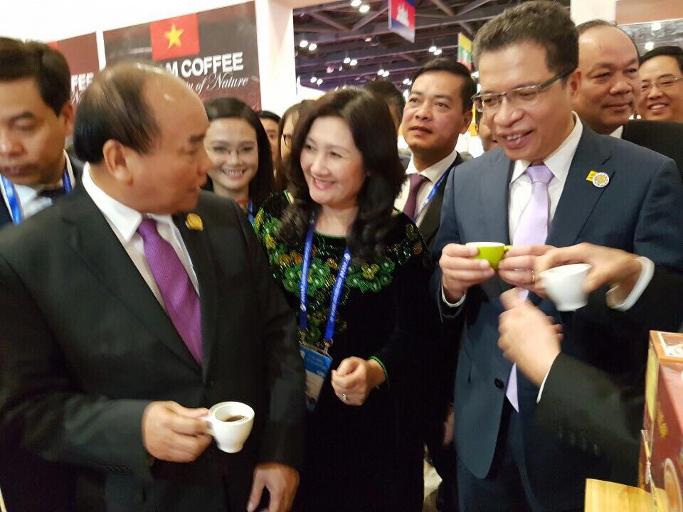 Prime Minister Nguyen Xuan Phuc and politicians of An Thai coffee